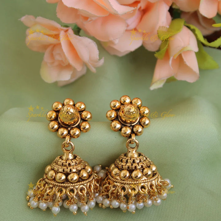 Stunning gold beads short necklace with pearl cluster - Sparkle and Glow