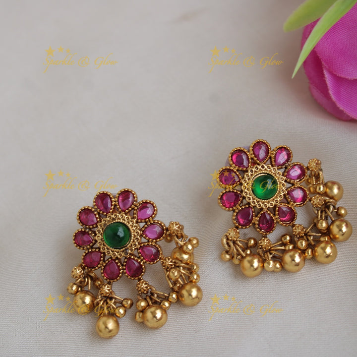 Elegant Floral Kemp stone pendent with chain with gold beads