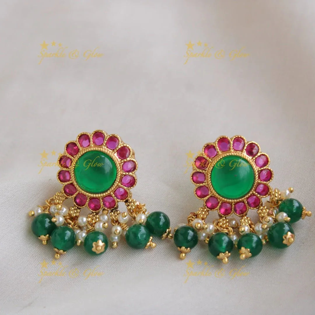 Elegant Floral Kemp stone pendent with chain with pearls and green beads - Sparkle and Glow