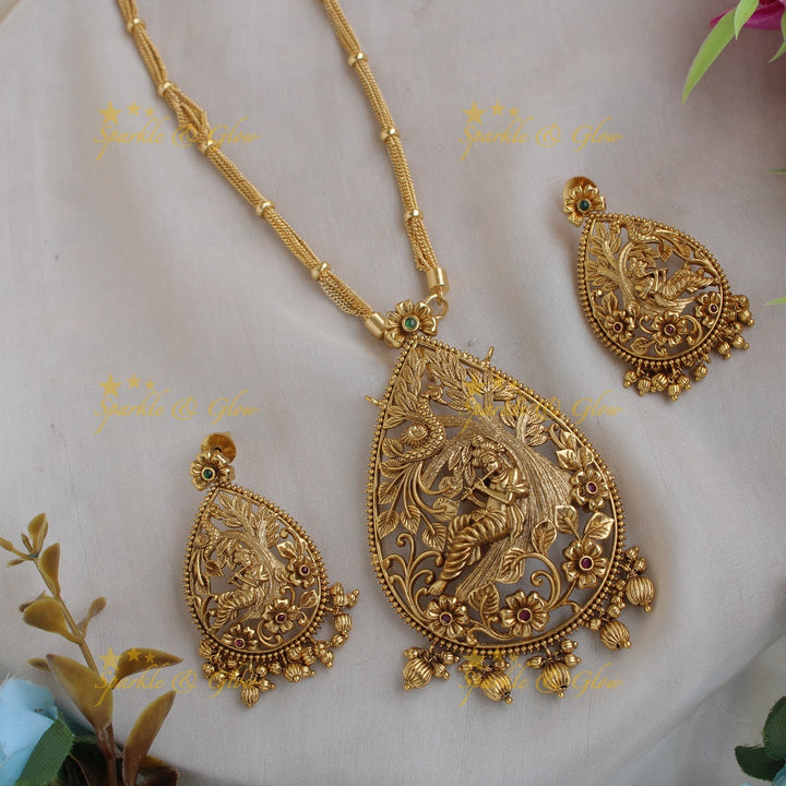 Exclusive Krishna playing flute carved pendent with chain with gold beads