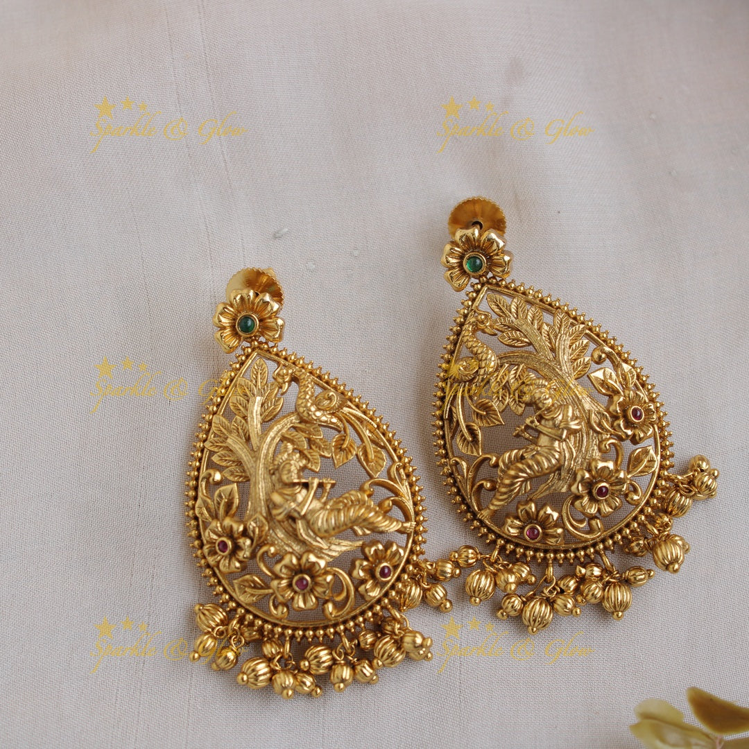 Exclusive Krishna playing flute carved pendent with chain with gold beads