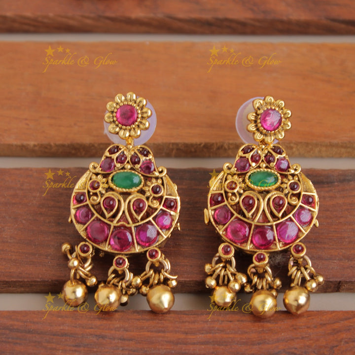 Statement Lakshmi Half moon kemp stone reversible short necklace with gold beads with maang tikka