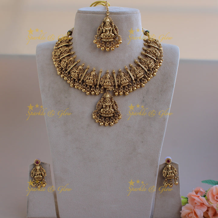Statement Lakshmi Half moon kemp stone reversible short necklace with gold beads with maang tikka