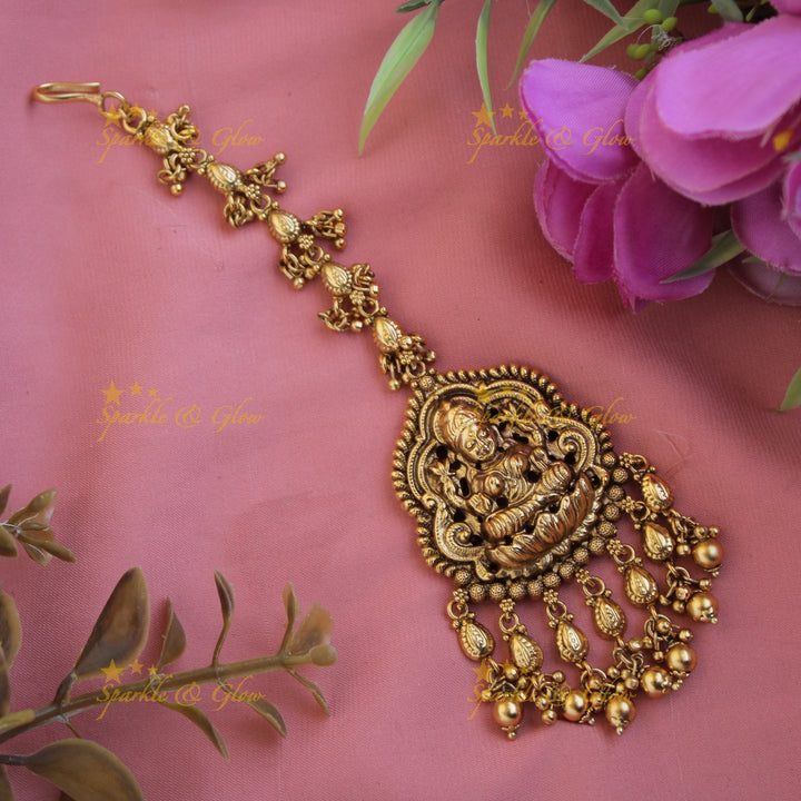 Gold alike Lakshmi carved gutta pusalu maang tikka with green beads