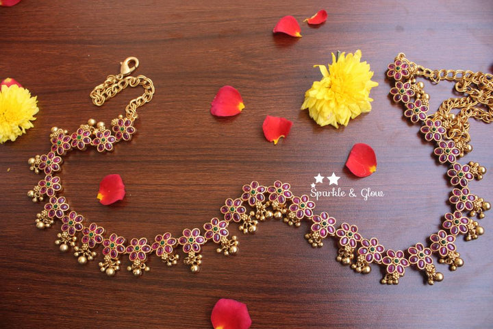 Flowe design Kemp stones hip chain with gold beads