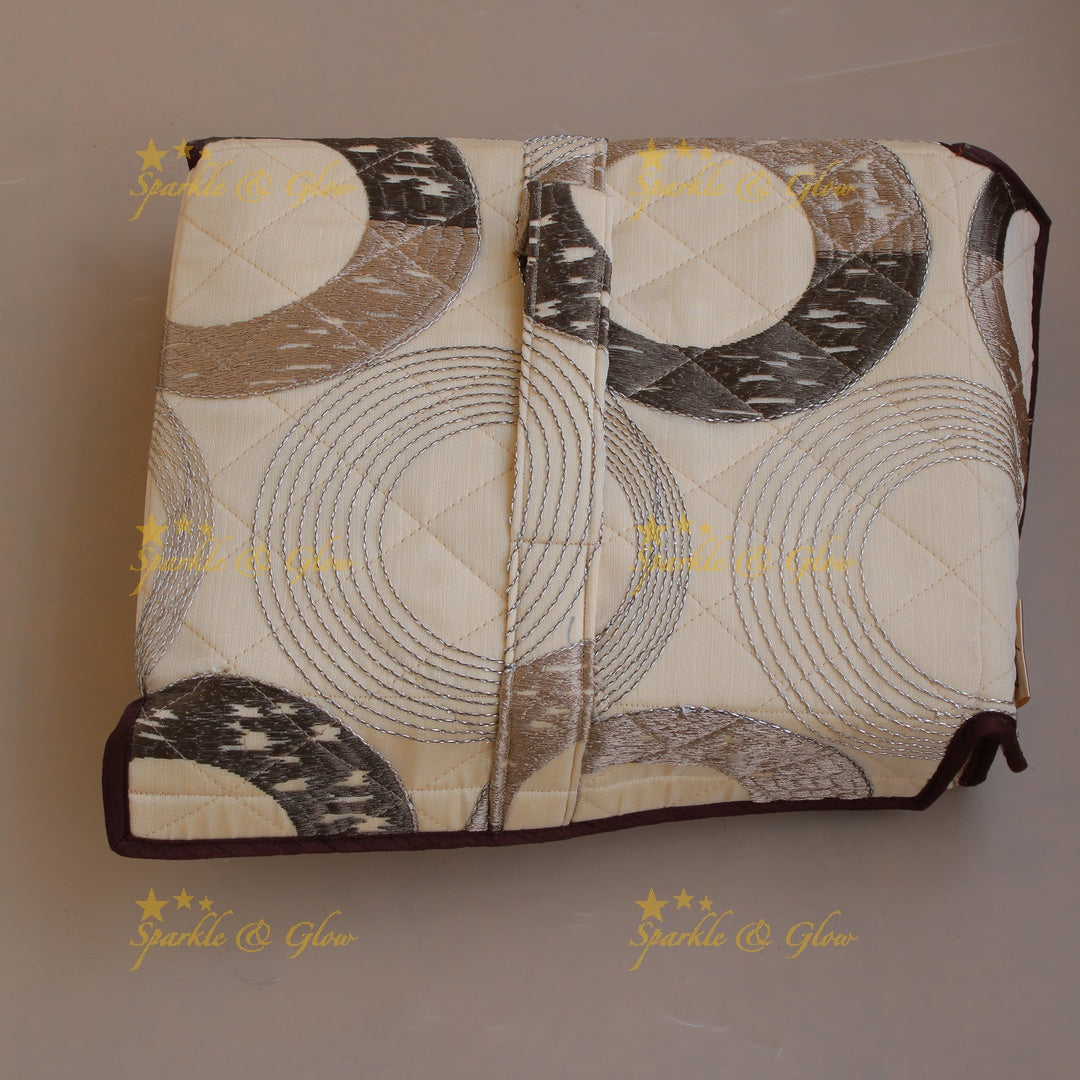 Foldable multiple section jewellry organizer with circle design