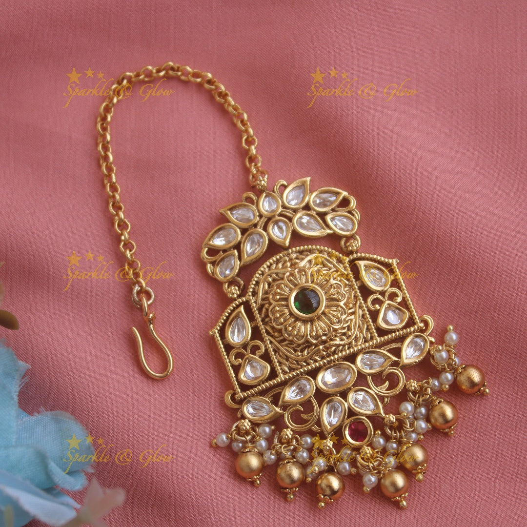 Grand floral leaf carved kundan maang tikka with pearls and green beads