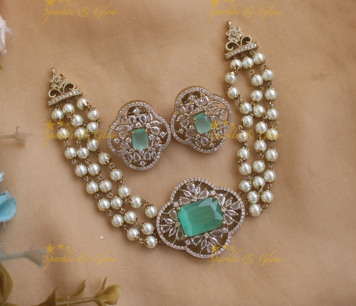 Stunning Glittering Stone floral Pearl choker