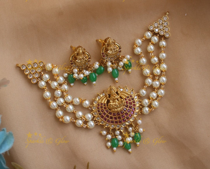 Elegant Lakshmi Mango Kemp Pearl Choker with Green Beads