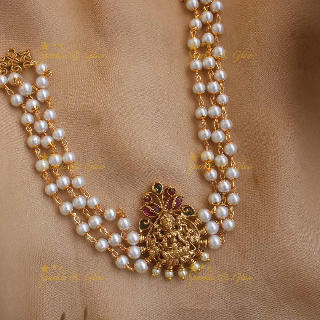Idol Lakshmi Leaf design Pendant Pearl choker