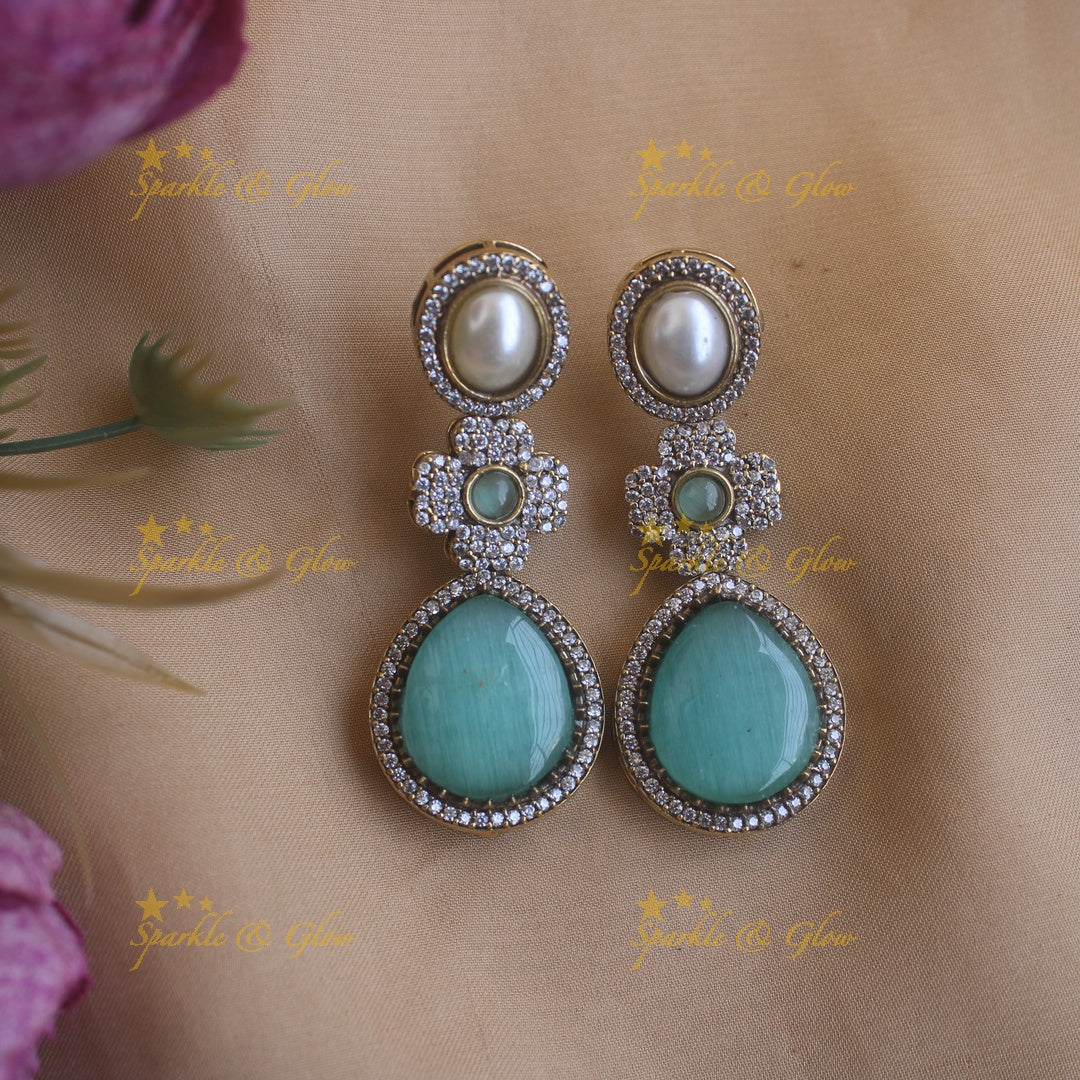 Statement Floral and Oval design Victorian AD short necklace with pearls and stones - Mintgreen