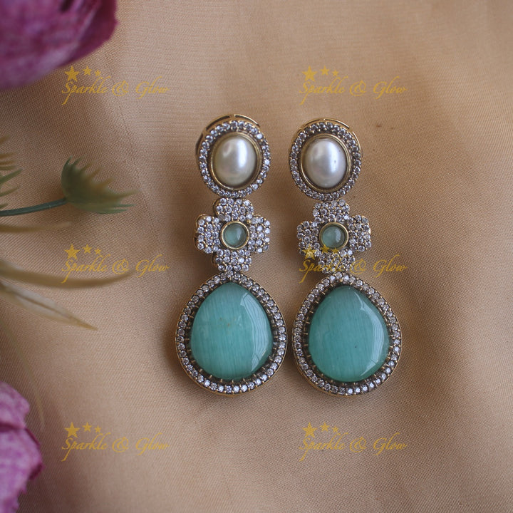 Statement Floral and Oval design Victorian AD short necklace with pearls and stones - Mintgreen