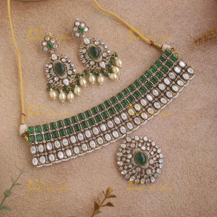 Elegant Floral pendant victorian AD choker - green