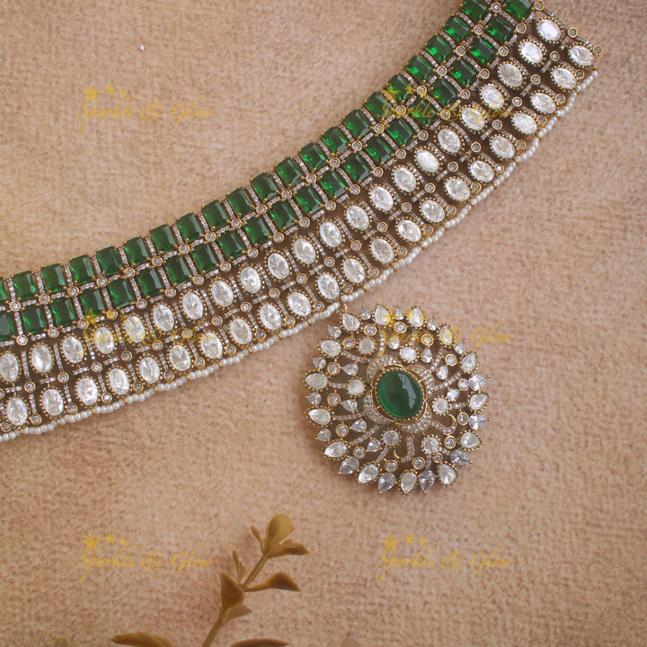 Elegant Floral pendant victorian AD choker - green
