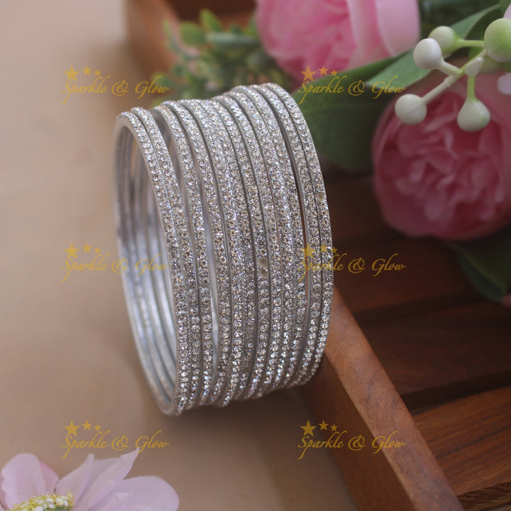 Beautiful three colour bangle set