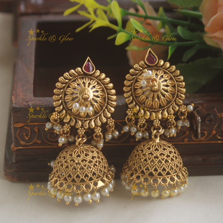 Gorgeous Bridal Procession carved pendant haram with multi layered Rubypearl chain with green beads