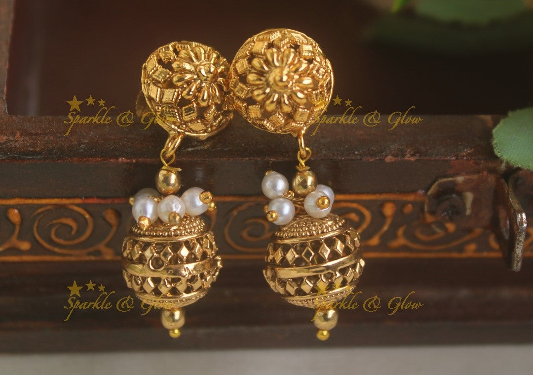 Statement Pearl Cluster and Gold Ball beaded Short necklace