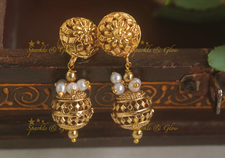 Statement Pearl Cluster and Gold Ball beaded Short necklace