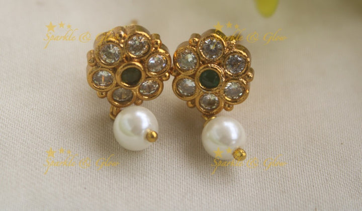 Stunning Floral Adigai Short necklace with Pearls- Green-White