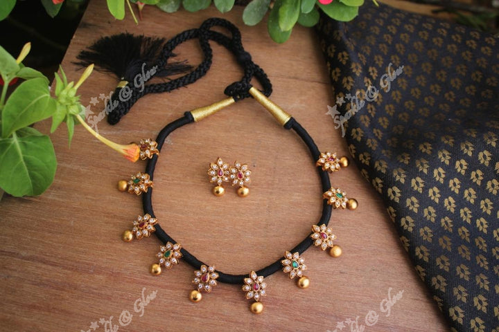 Statement thread necklace