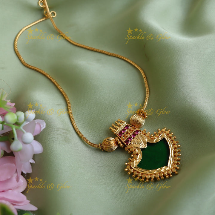 Sparkling non idol Emerald pendant necklace