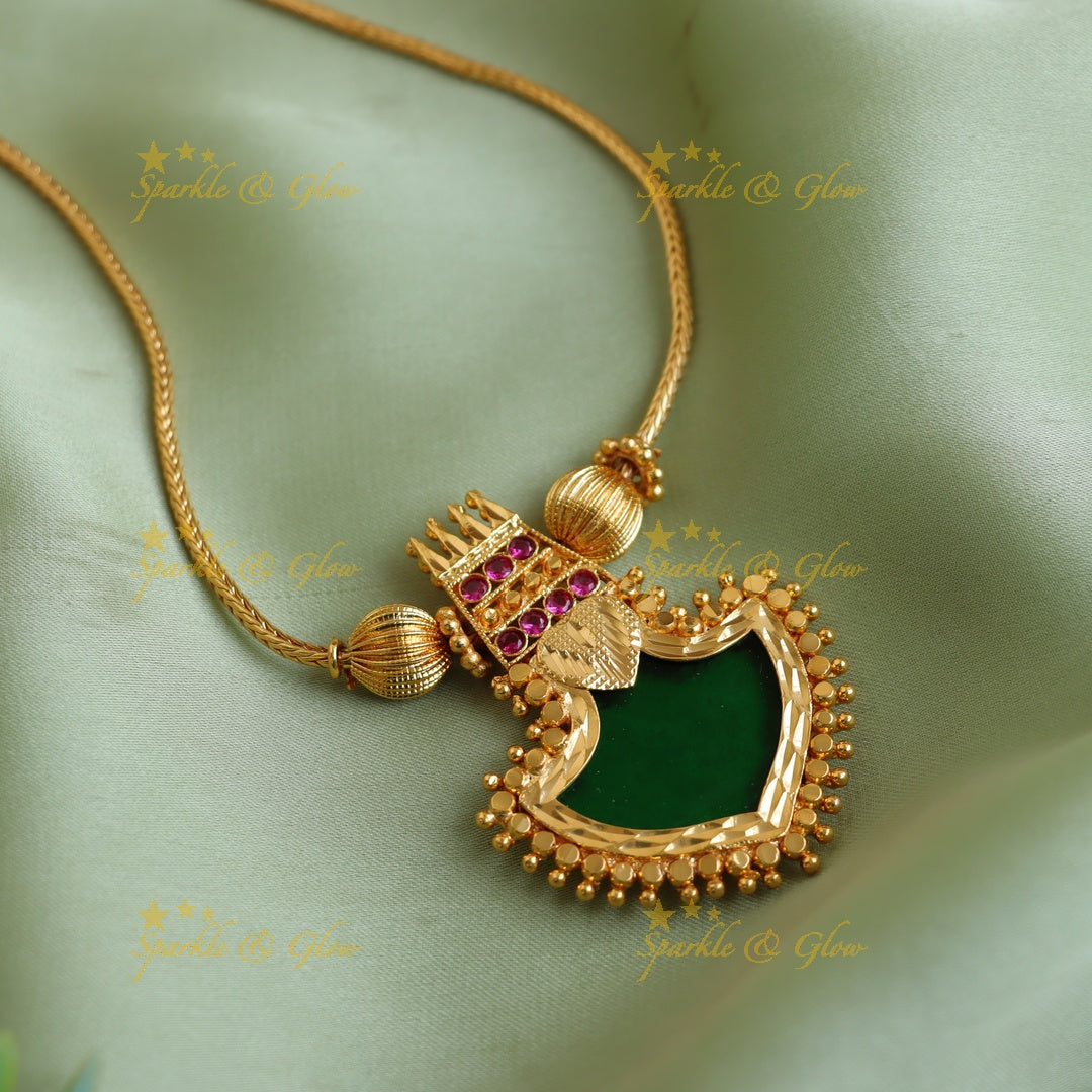 Sparkling non idol Emerald pendant necklace