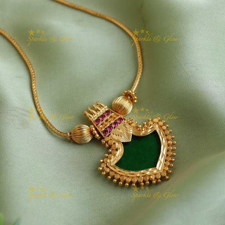 Sparkling non idol Emerald pendant necklace