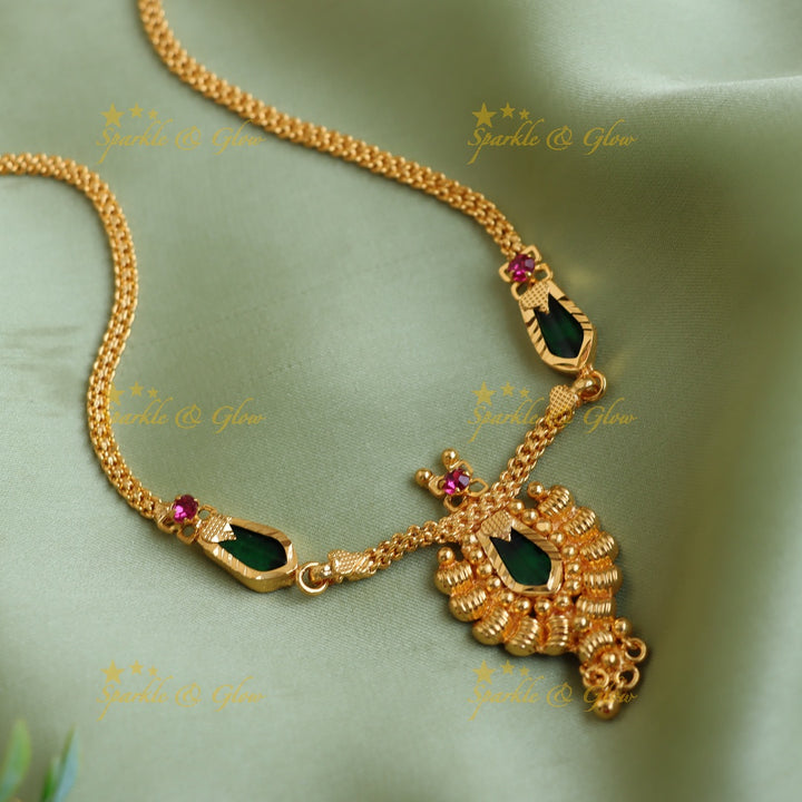 Elegant Kerala style emerald necklace