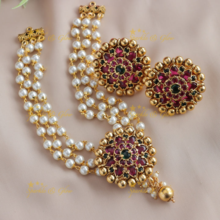 Stunning Floral design kemp stone pendant choker with multi layer pearls and gold beads