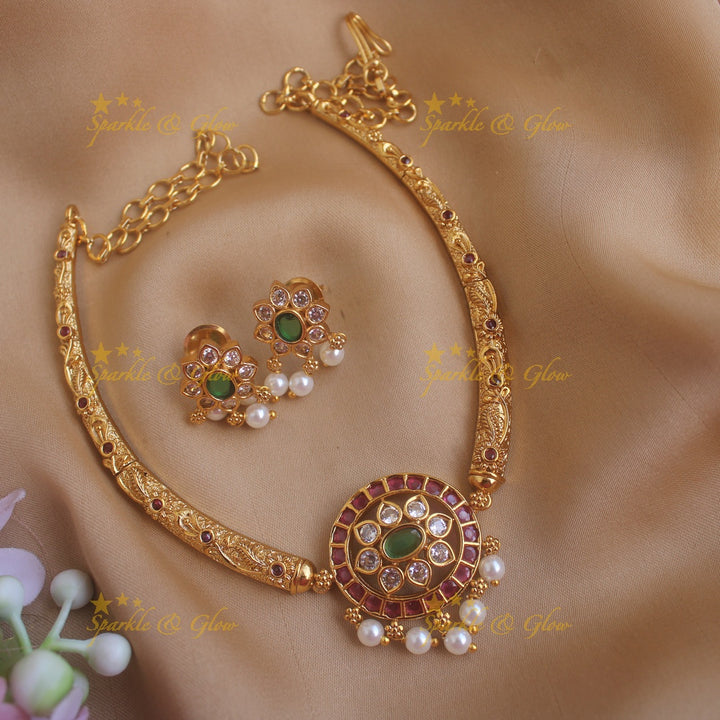Sparkling Kemp floral Hasli necklace