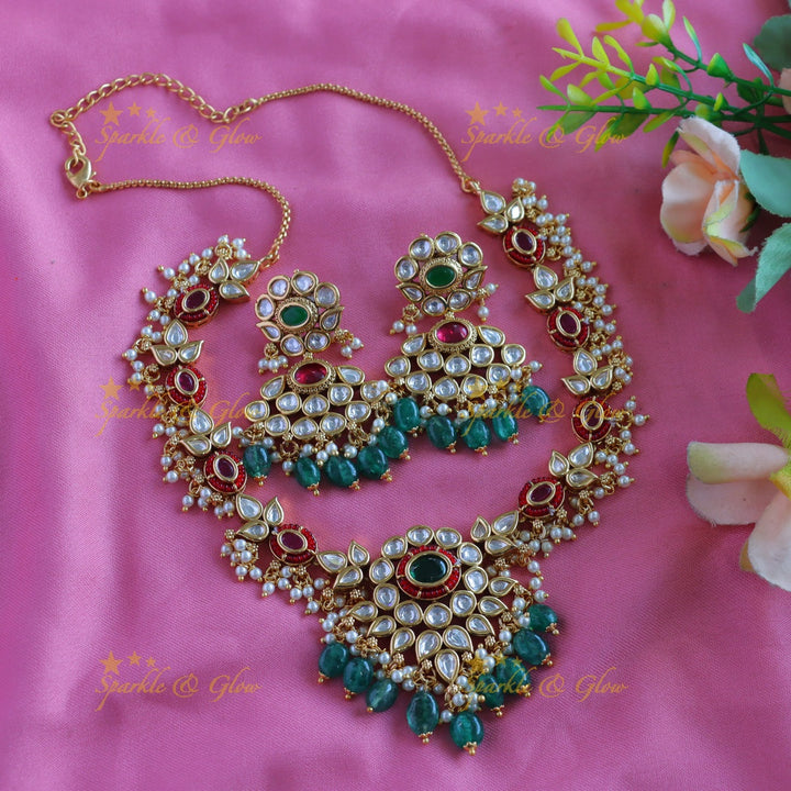 Elegant Floral Leaf design Kundan short necklace
