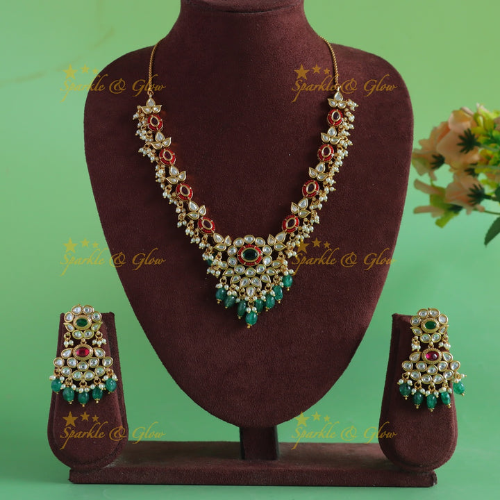 Elegant Floral Leaf design Kundan short necklace