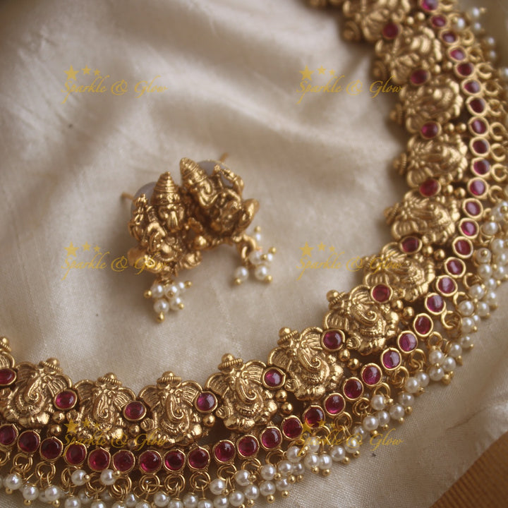 Beautiful Idol Ganesha design Kemp short necklace with Pearls