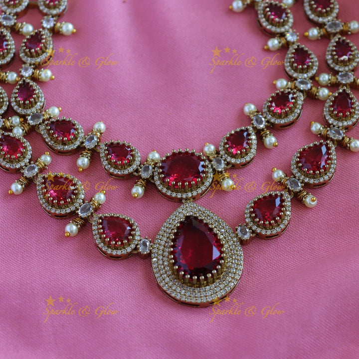 Gracious Two layered Victorian AD waterdrop short necklace
