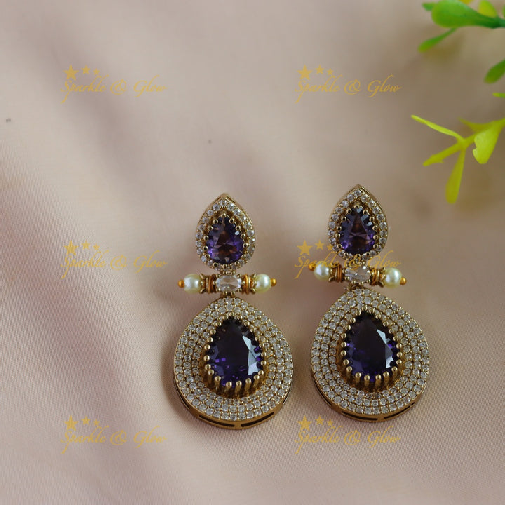 Gracious Two layered Victorian AD waterdrop short necklace