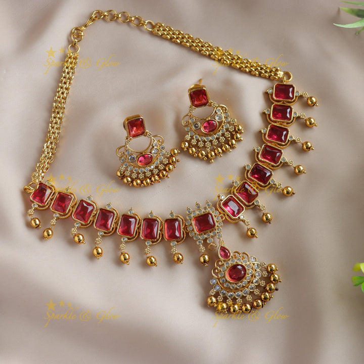 Gorgeous Floral design rectangle stone short necklace with gold beads