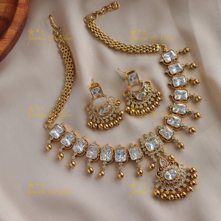 Gorgeous Floral design rectangle stone short necklace with gold beads