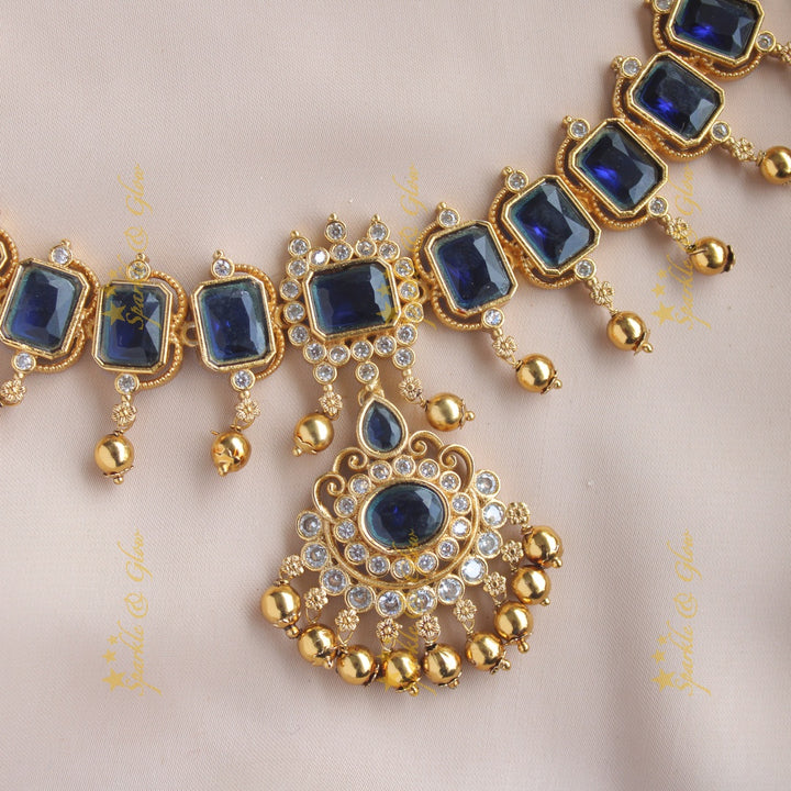 Gorgeous Floral design rectangle stone short necklace with gold beads