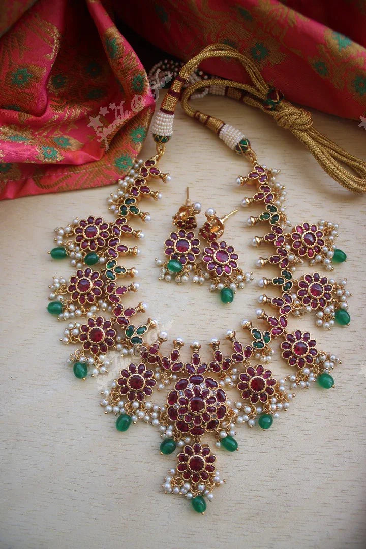 Gold alike polished real kemp stones gutta pusalu short necklace - Green - Sparkle and Glow