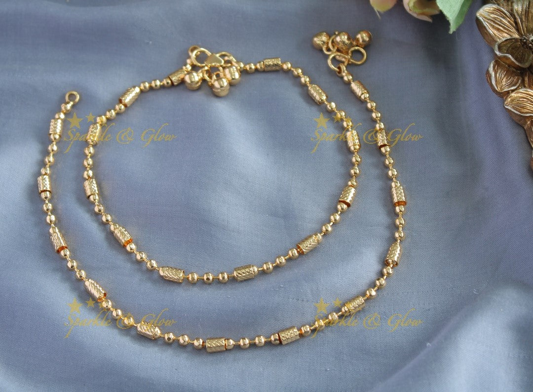 Beautiful gold ball and box design anklet