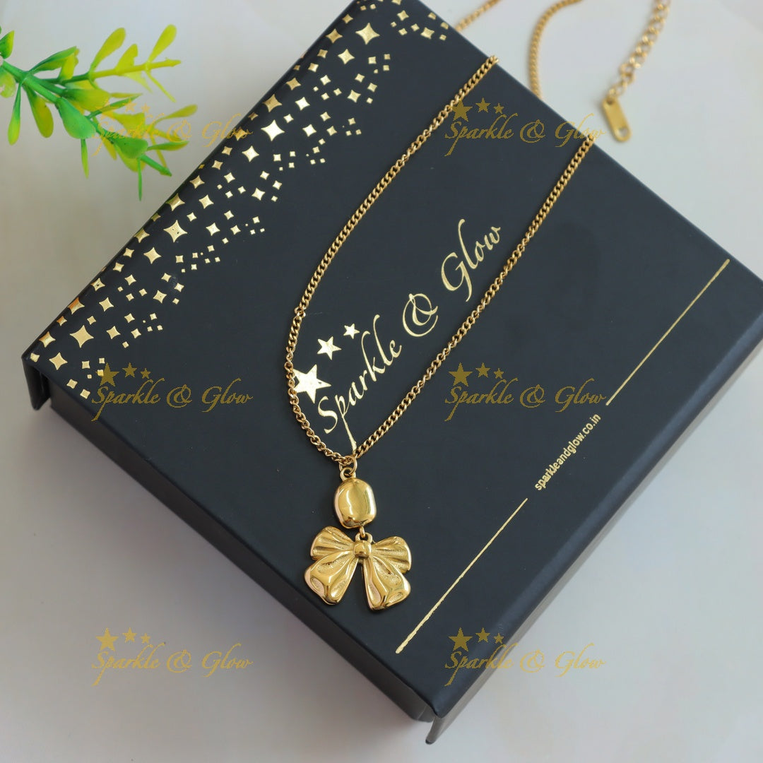 Sparkling Butterfly pendant short necklace