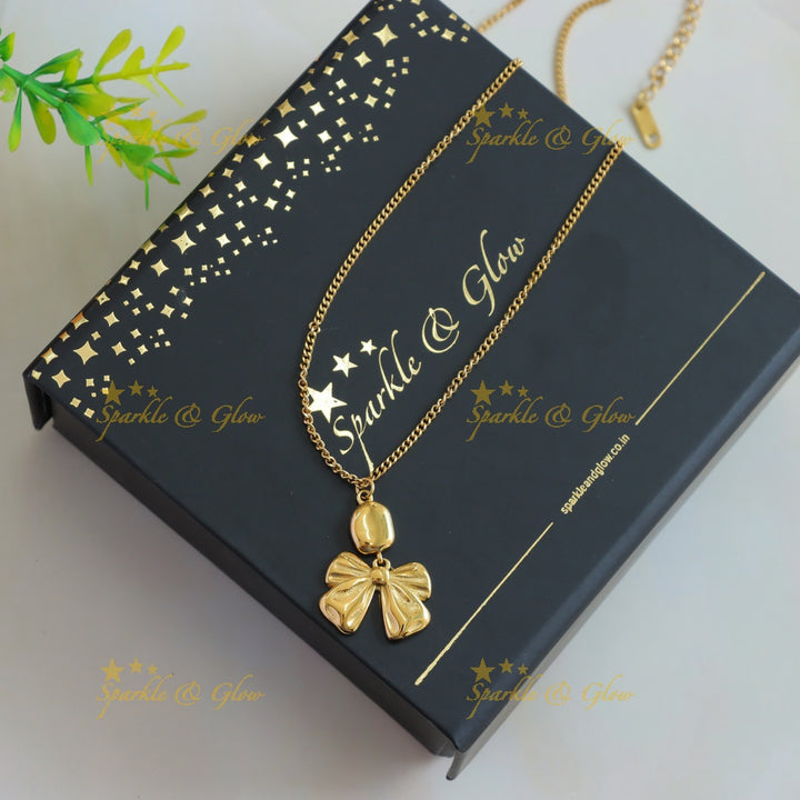 Sparkling Butterfly pendant short necklace