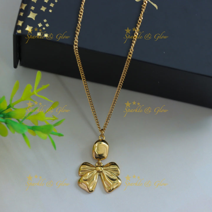 Sparkling Butterfly pendant short necklace