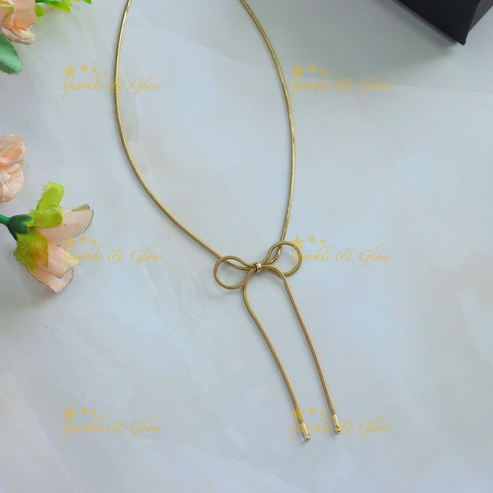 Sparkling Bow design pendant short necklace