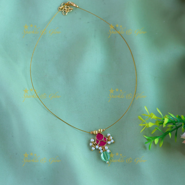 Beautiful Floral pendant invisible short necklace