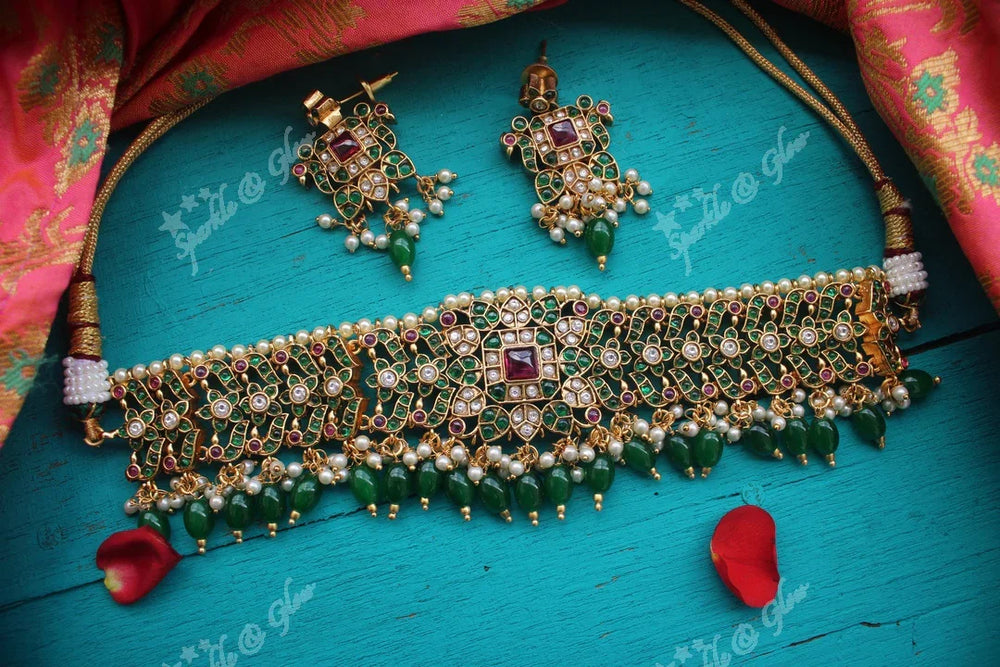 Real kemp stones gold alike gutta pusalu high neck choker - Green Beads - Sparkle and Glow
