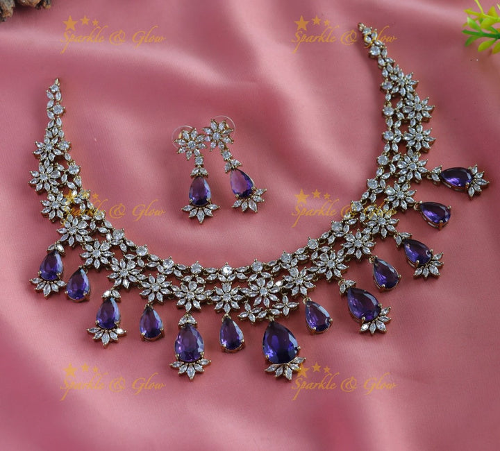 Sparkling Star Floral Victorian Ad short necklace with waterdrop
