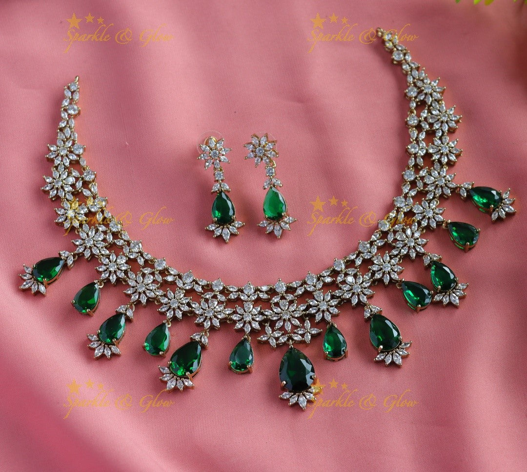 Sparkling Star Floral Victorian Ad short necklace with waterdrop