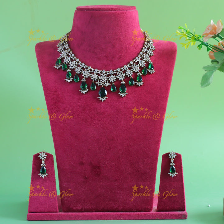 Sparkling Star Floral Victorian Ad short necklace with waterdrop