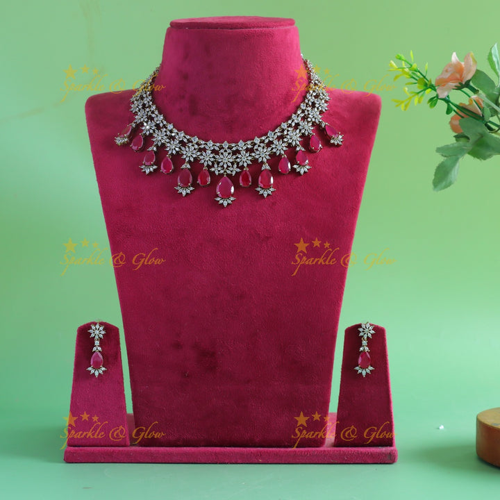 Sparkling Star Floral Victorian Ad short necklace with waterdrop